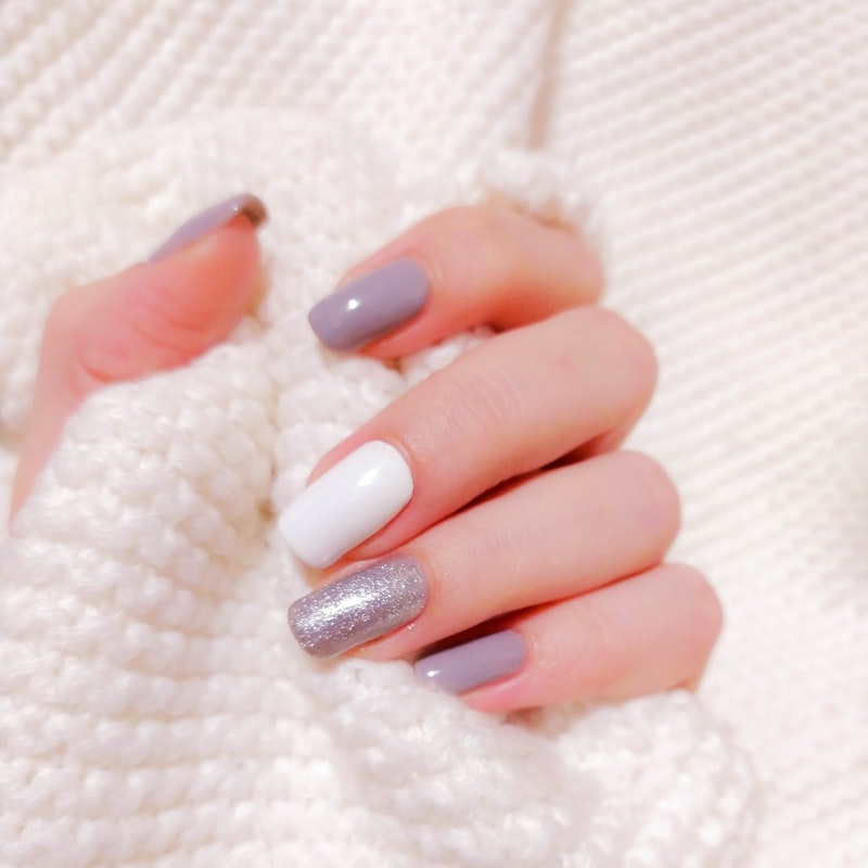 Lavender glitter nail design